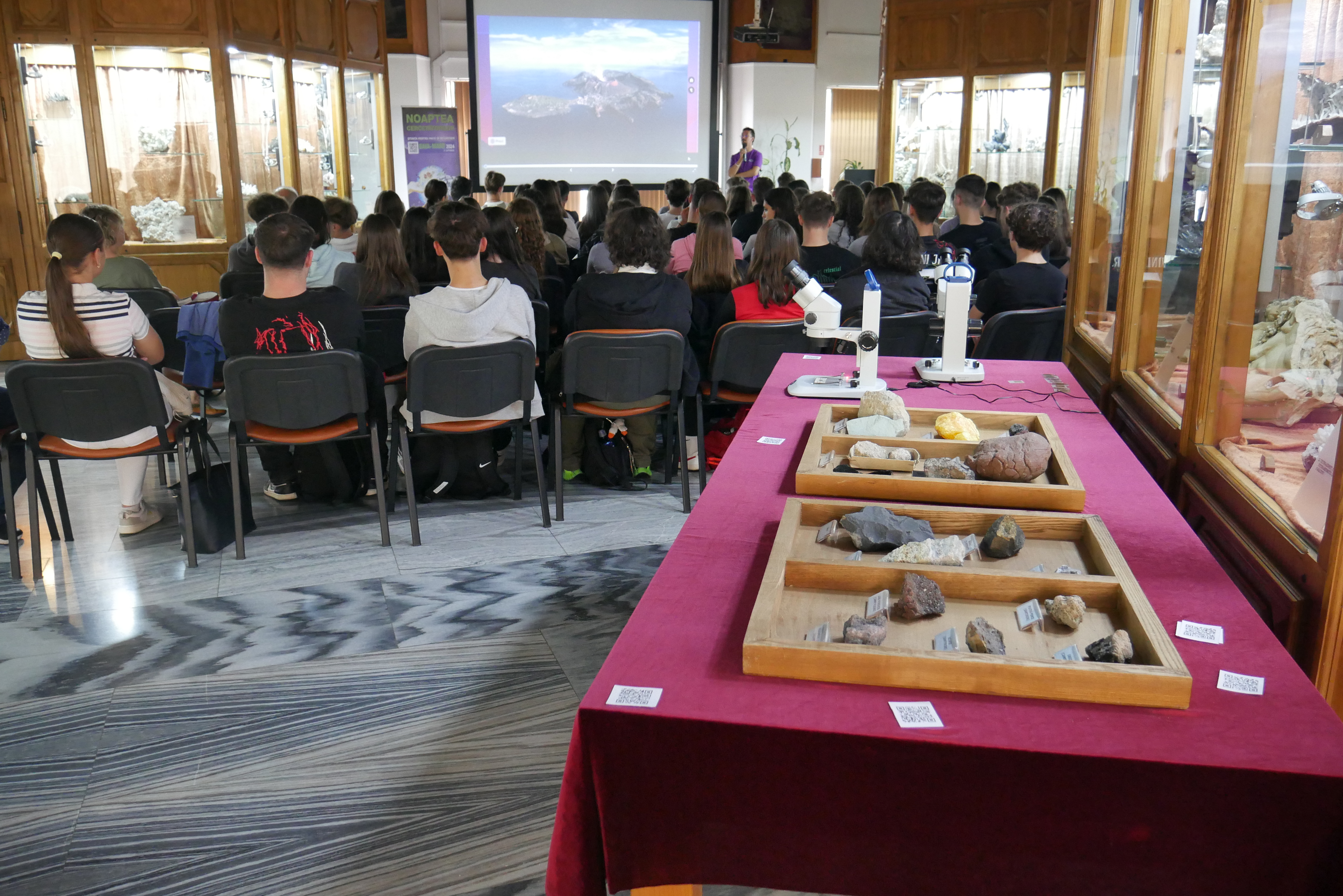 Volcanic products from Transylvania and around the world Alt text