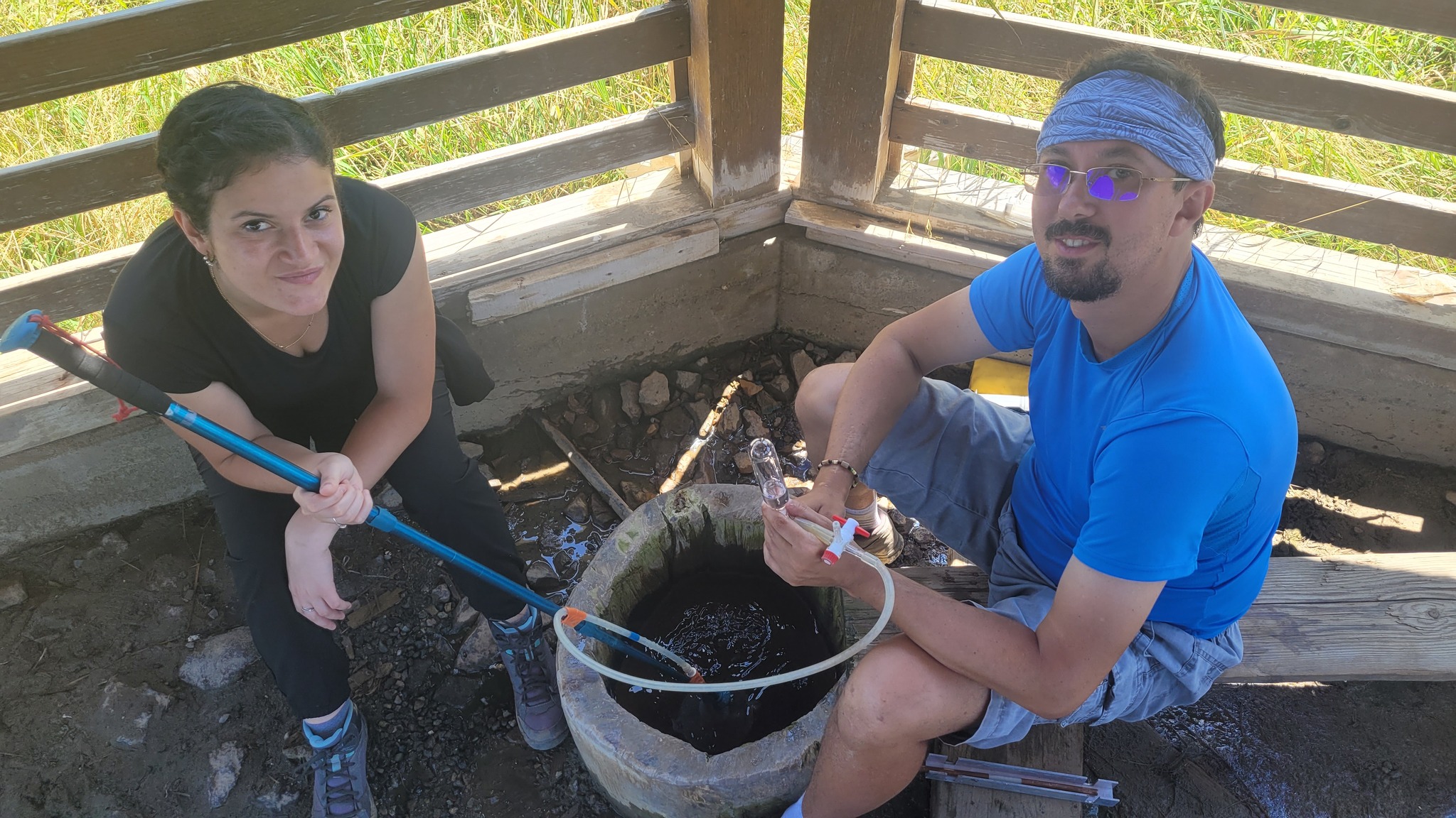 sampling with Giggenbach-bottle Alt text