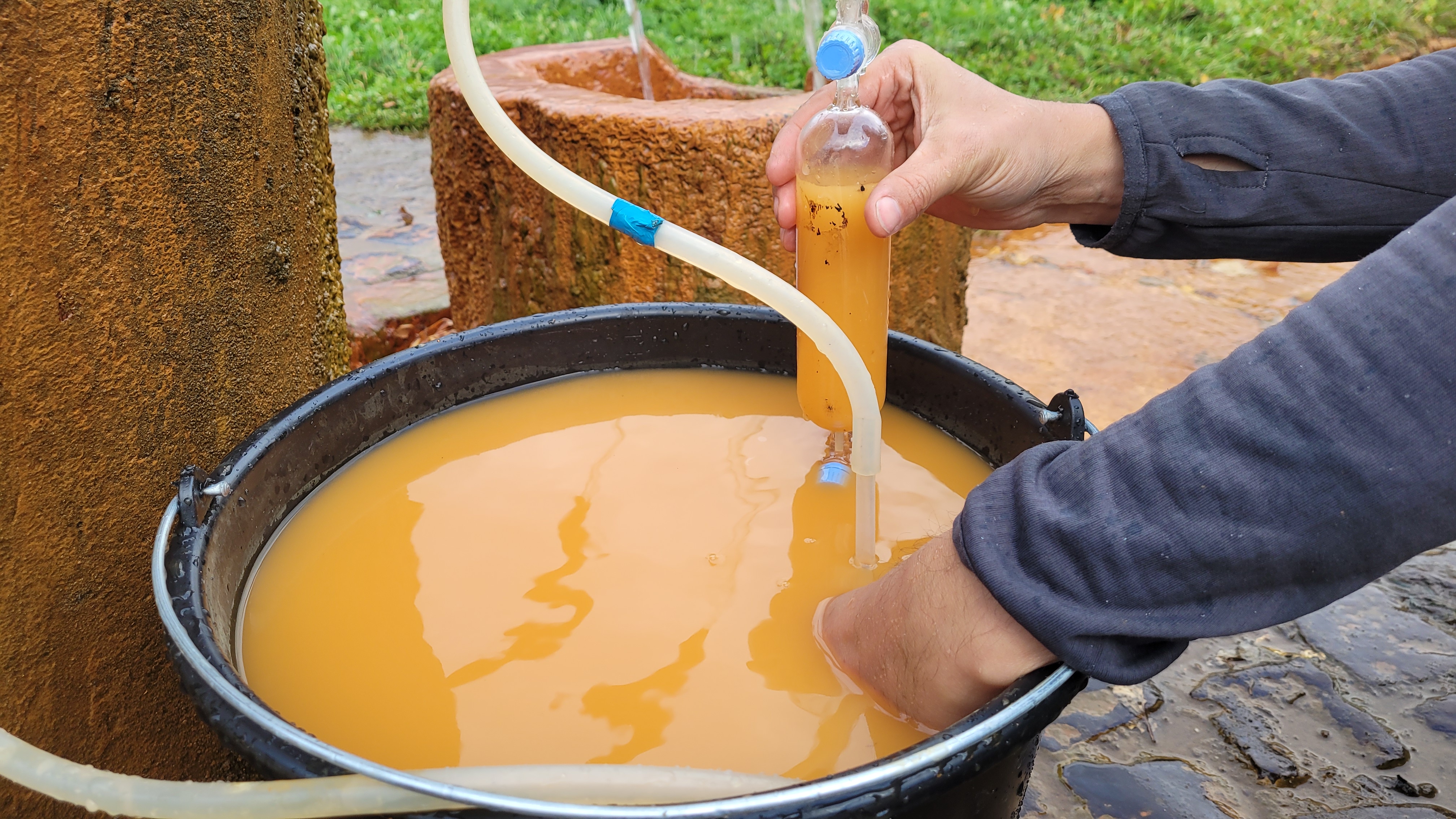 iron-oxide rich minera water Alt text